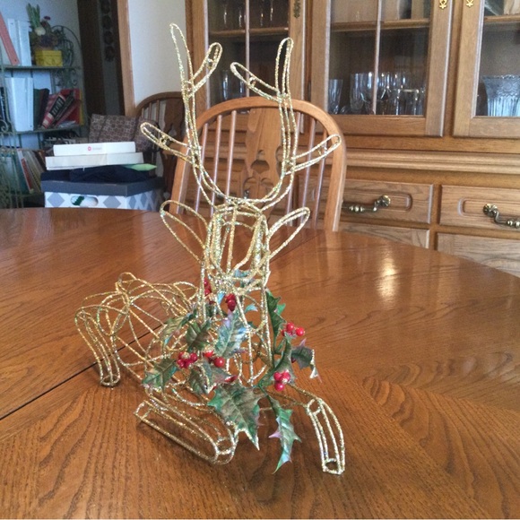 Gold Wire Sitting Christmas Winter Holiday Reindeer - Picture 3 of 3